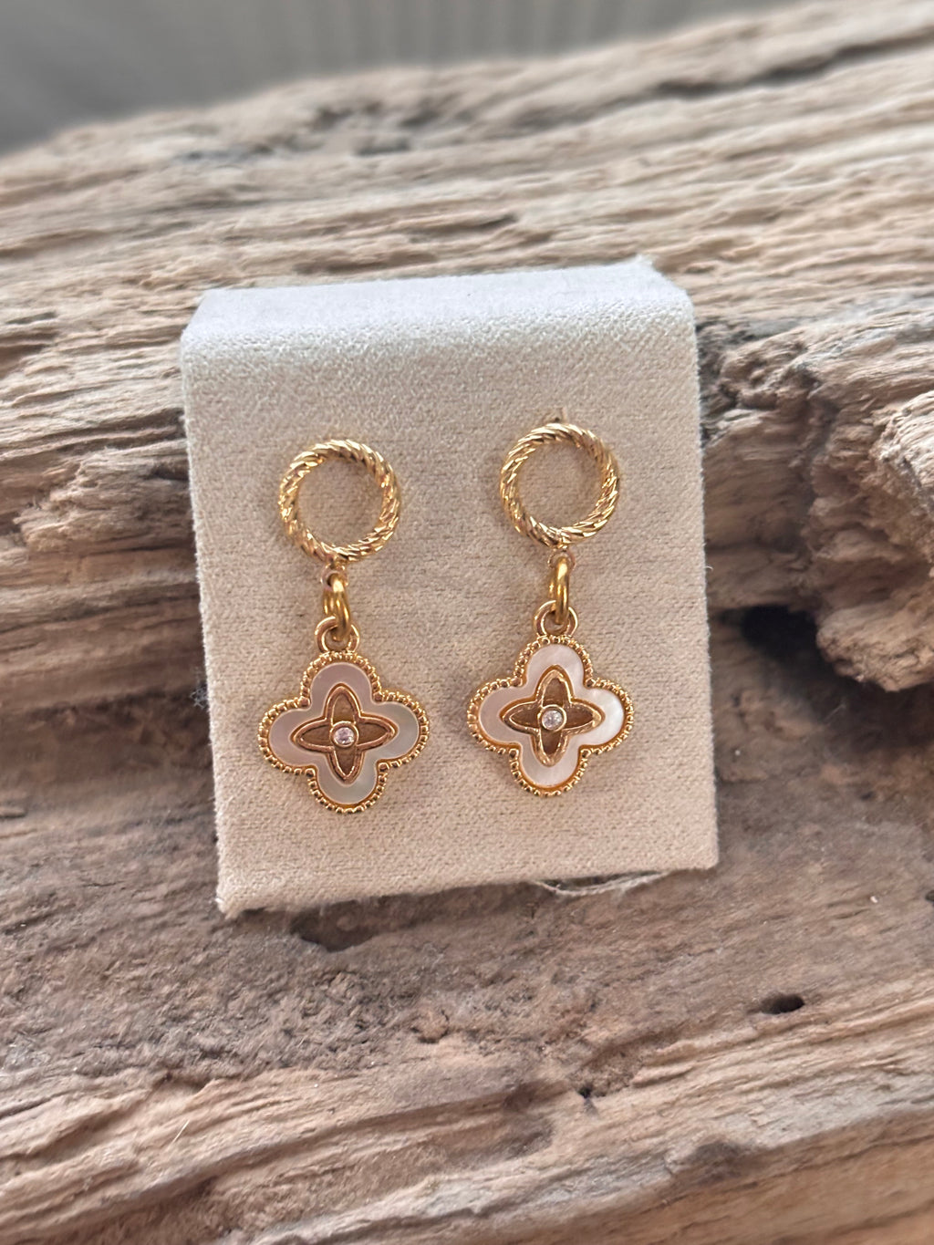 🍀Boucles d’oreilles trèfles nacré 🍀