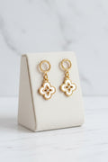 🍀Boucles d’oreilles trèfles nacré 🍀