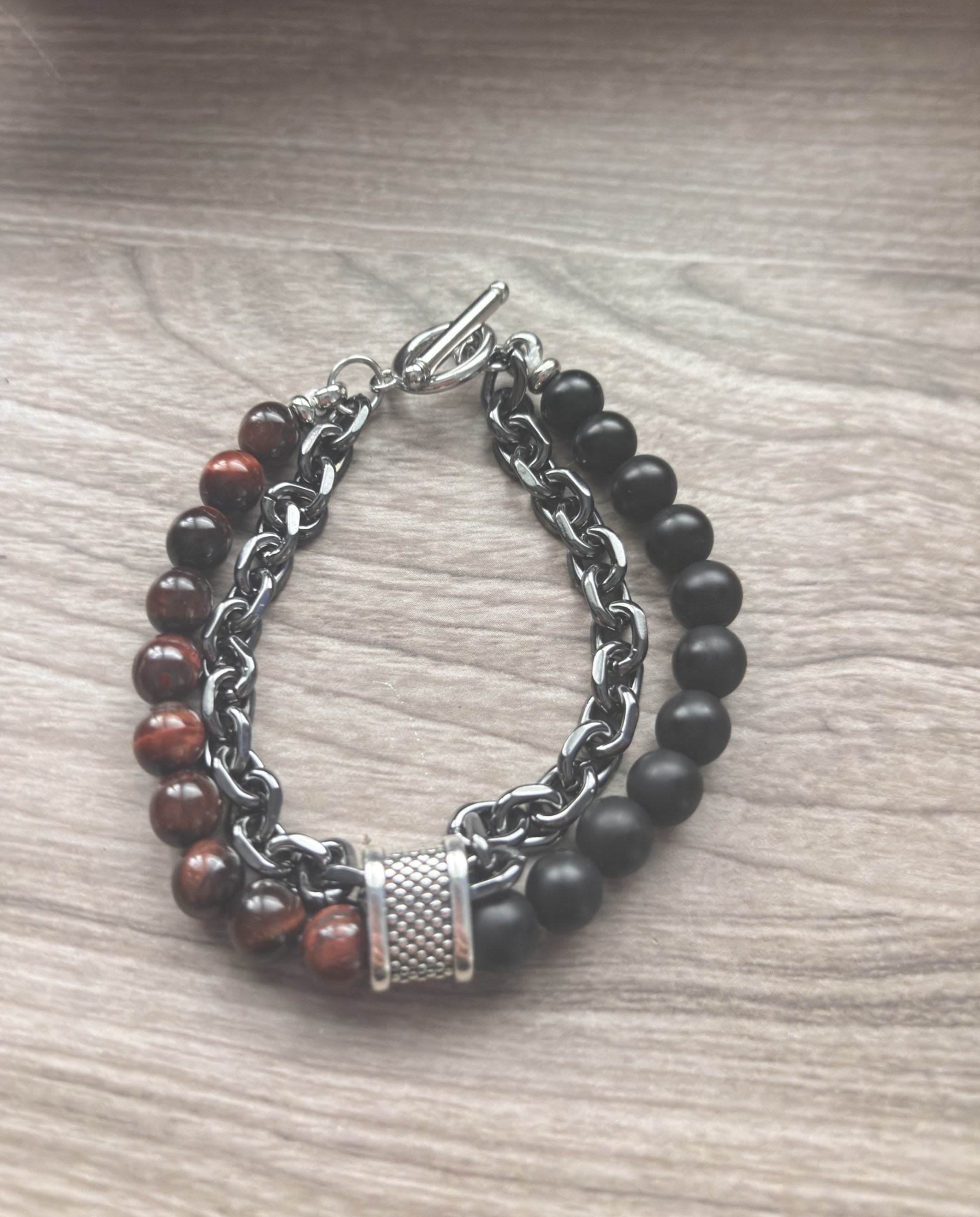 Bracelet homme en acier inoxydable et pierre .