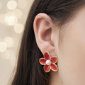 Boucle d’oreille fleur émail coloré.