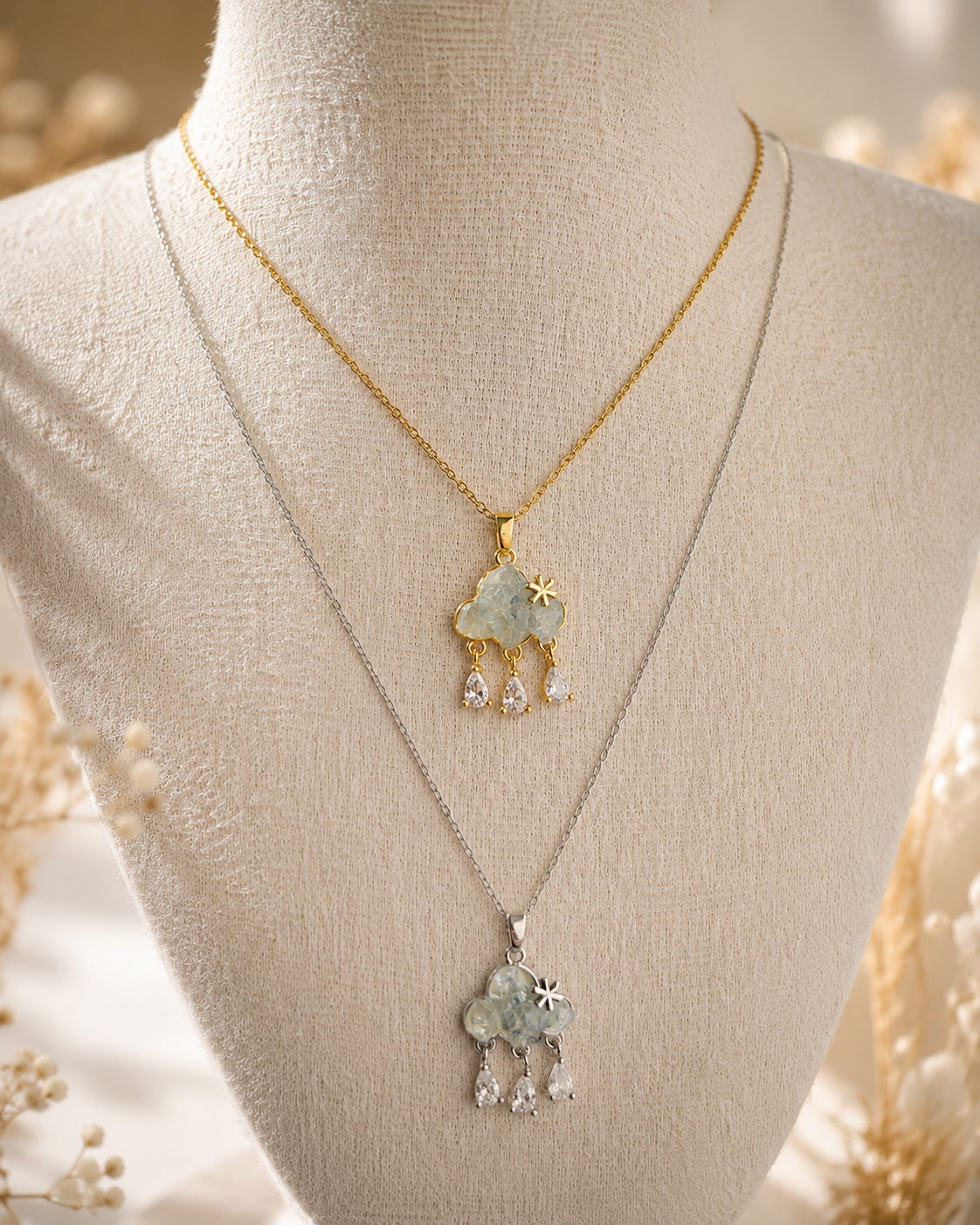 Collier nuages gouttes de pluies