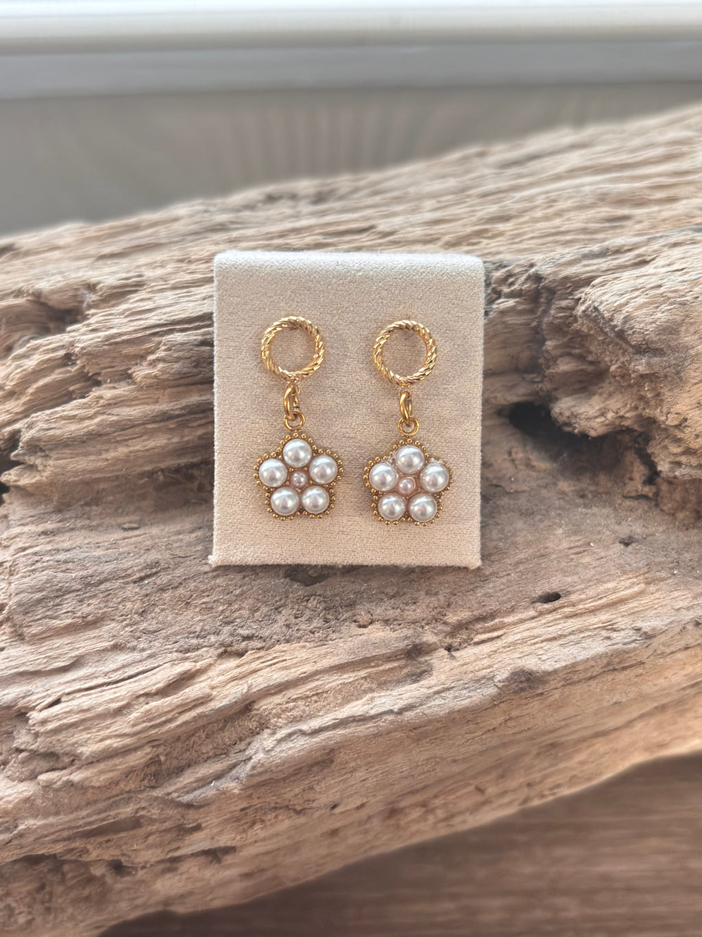🌺Boucles d’oreilles en forme de fleurs perlé🌺