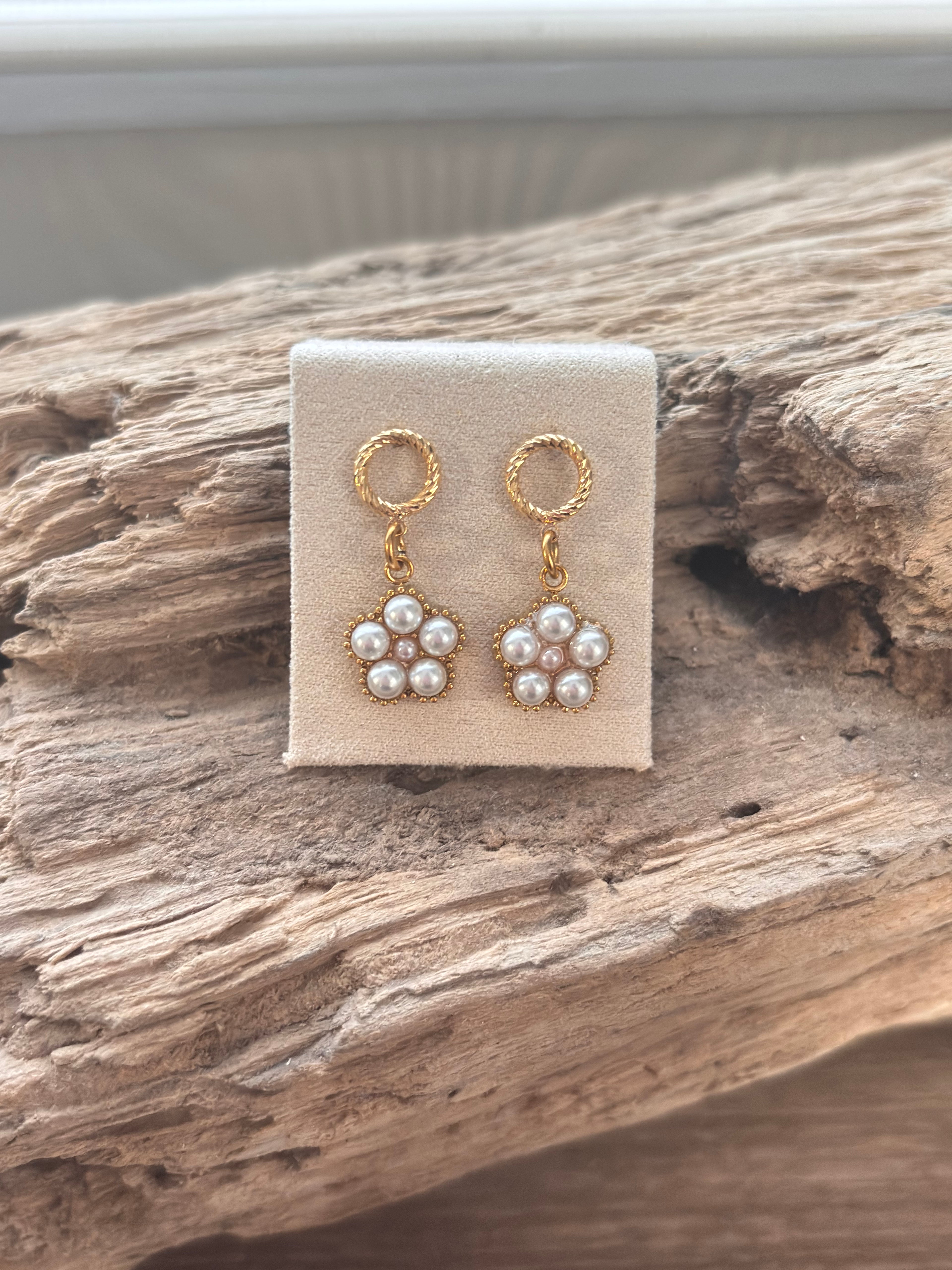 🌺Boucles d’oreilles en forme de fleurs perlé🌺
