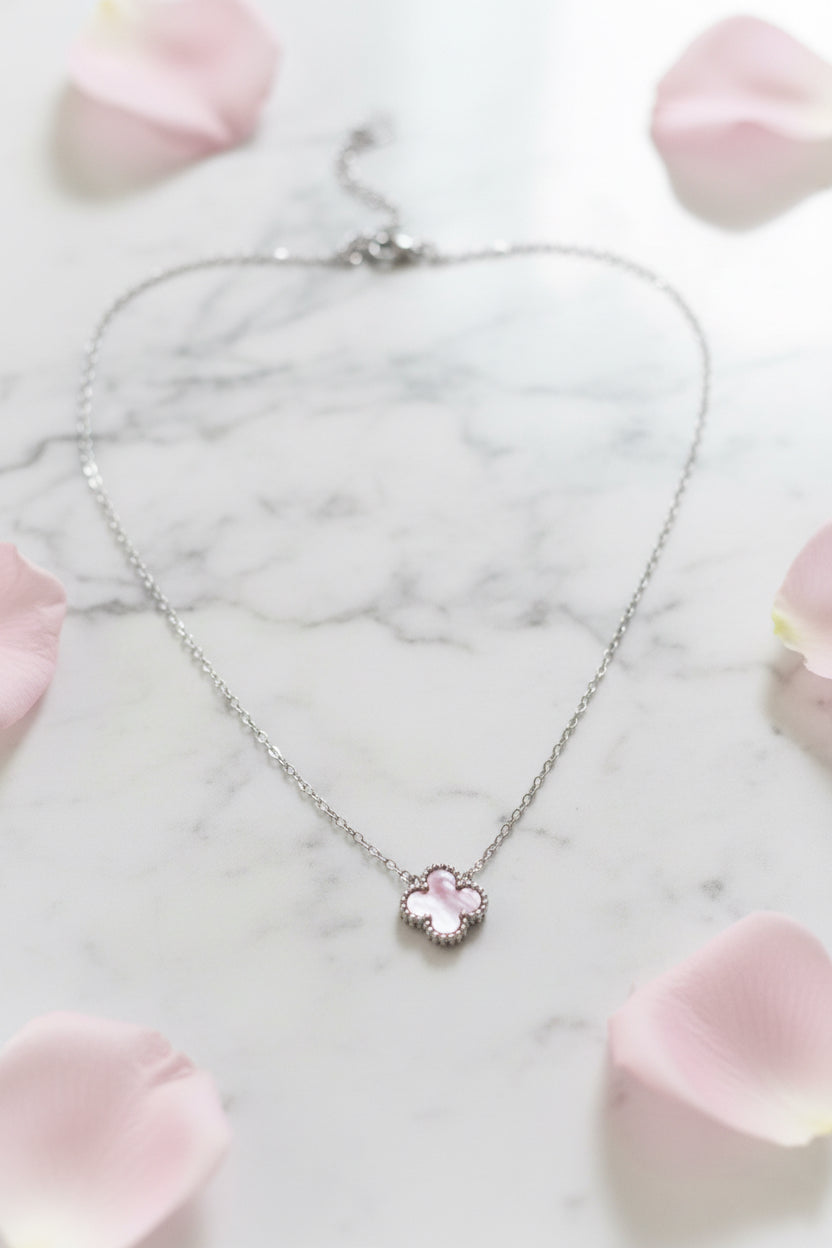 Collier trèfle rose