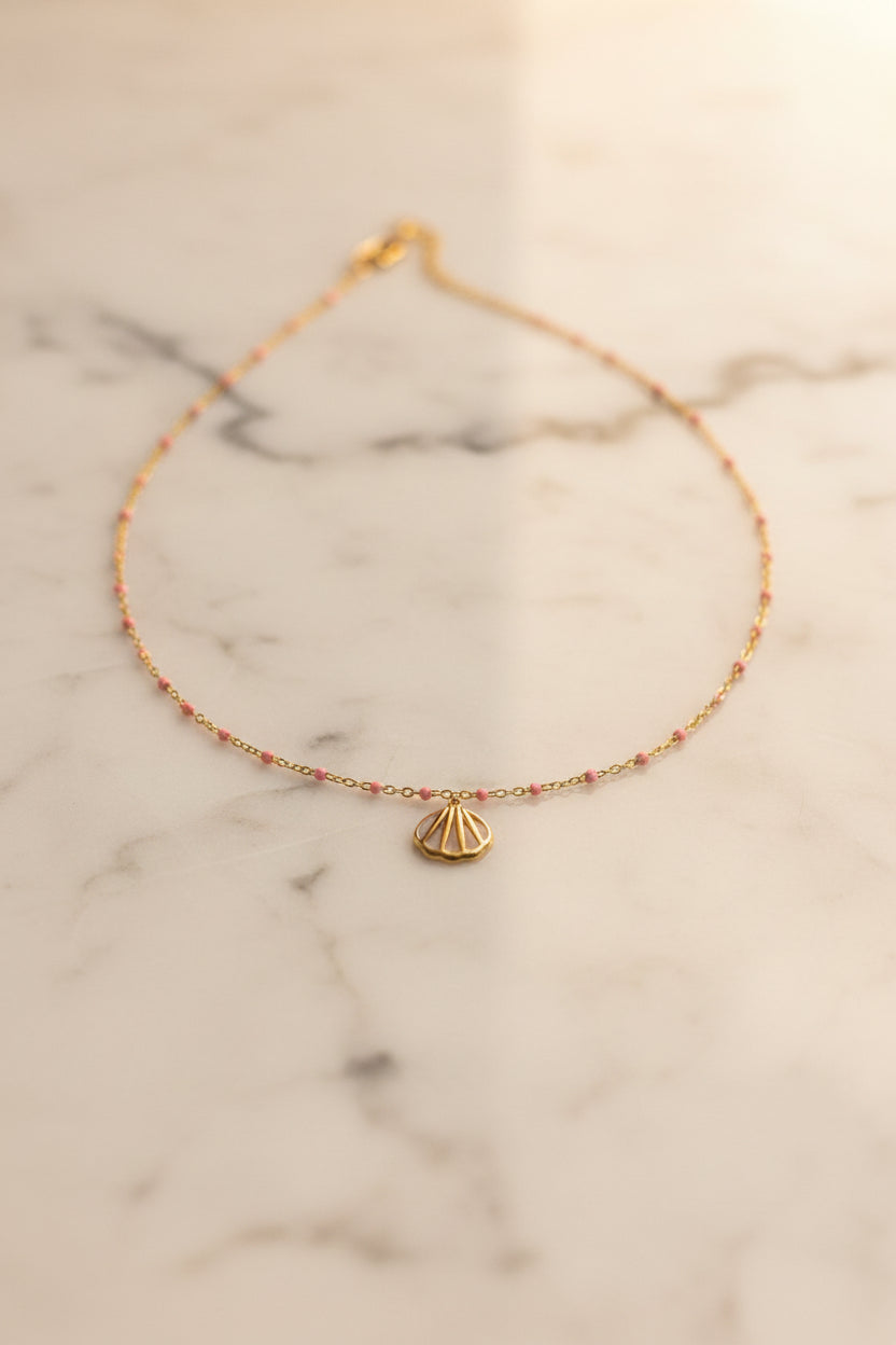 Collier perlé avec coquillage rose