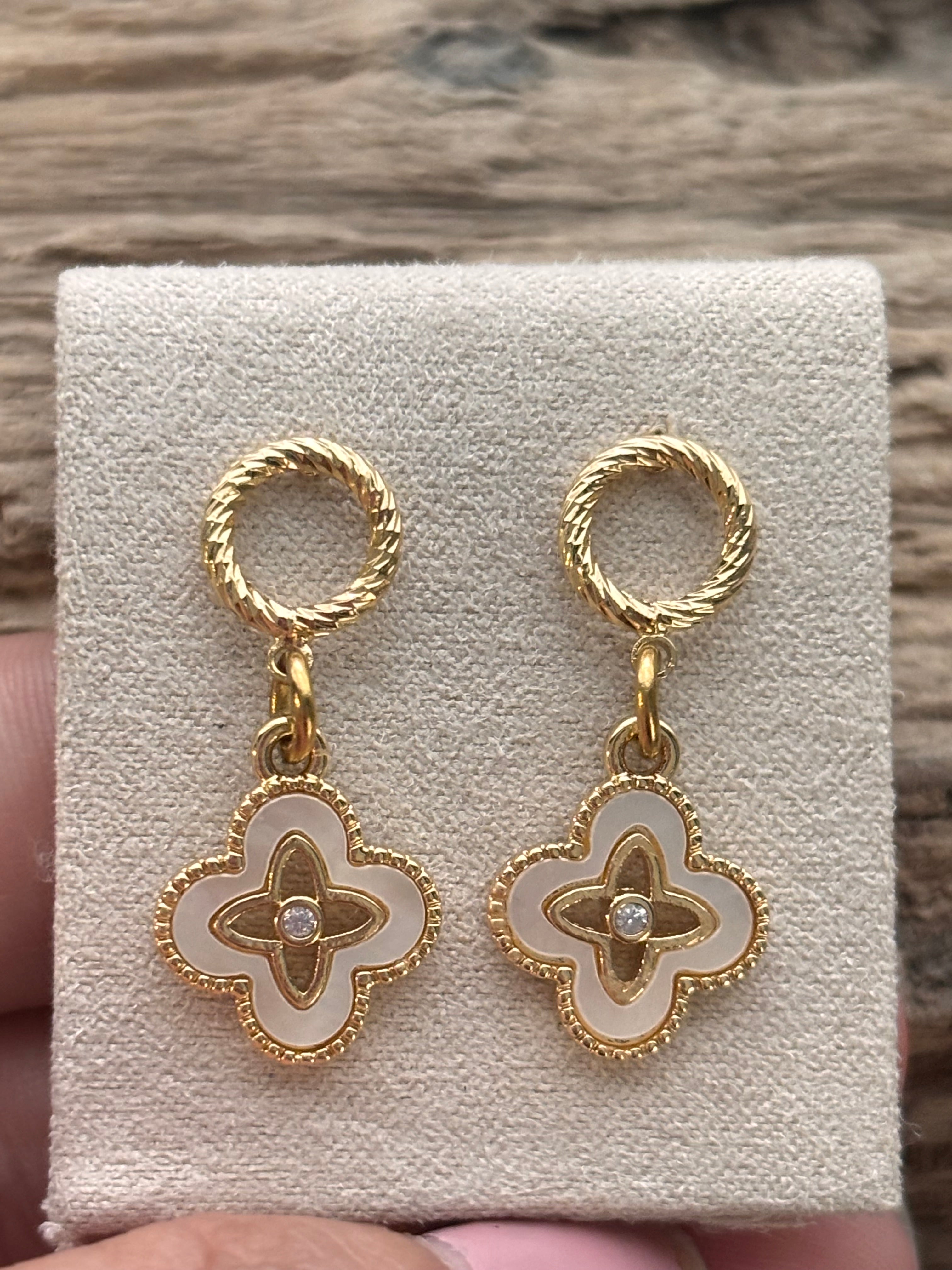 🍀Boucles d’oreilles trèfles nacré 🍀