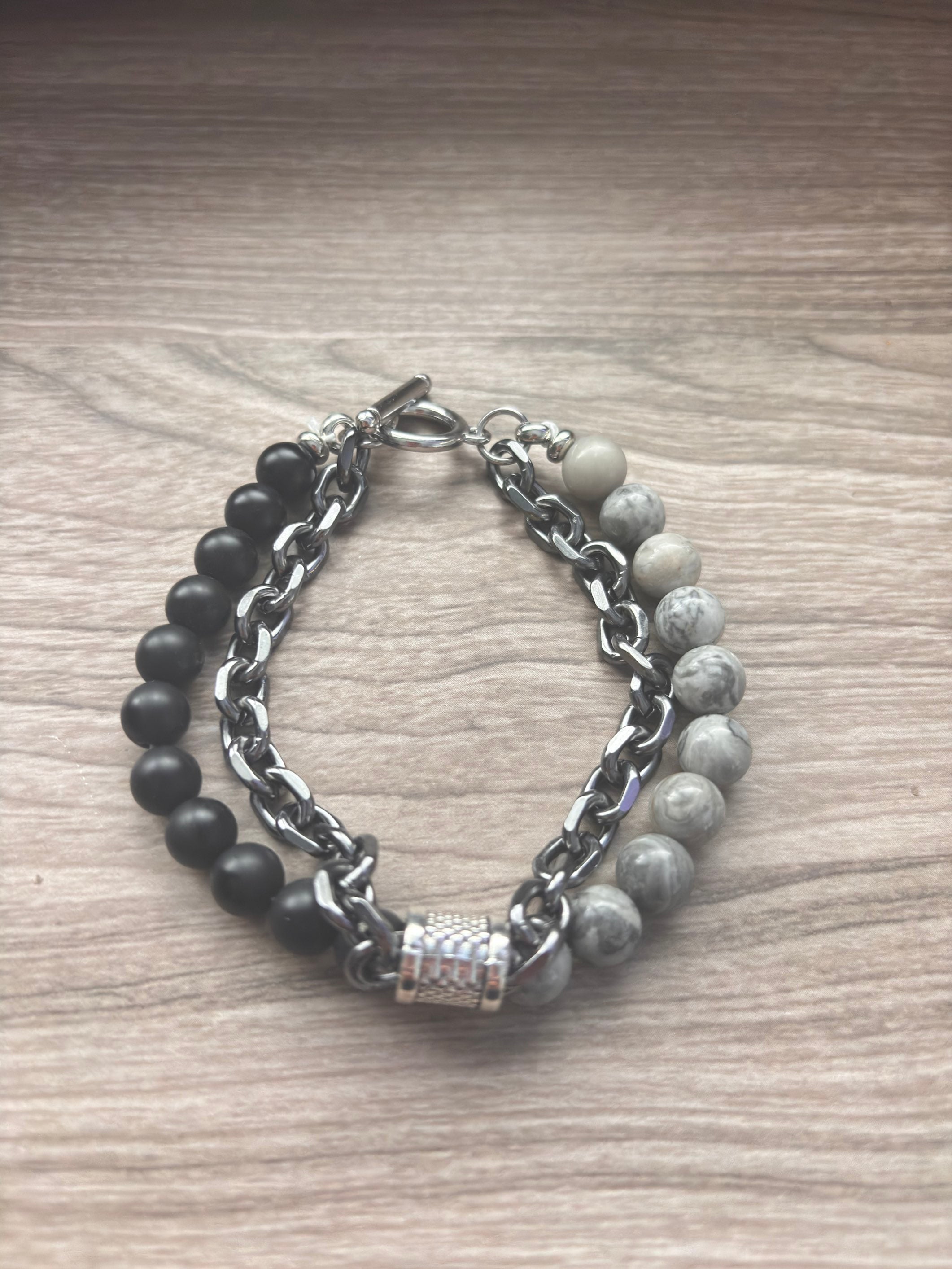 Bracelet homme en acier inoxydable et pierre .