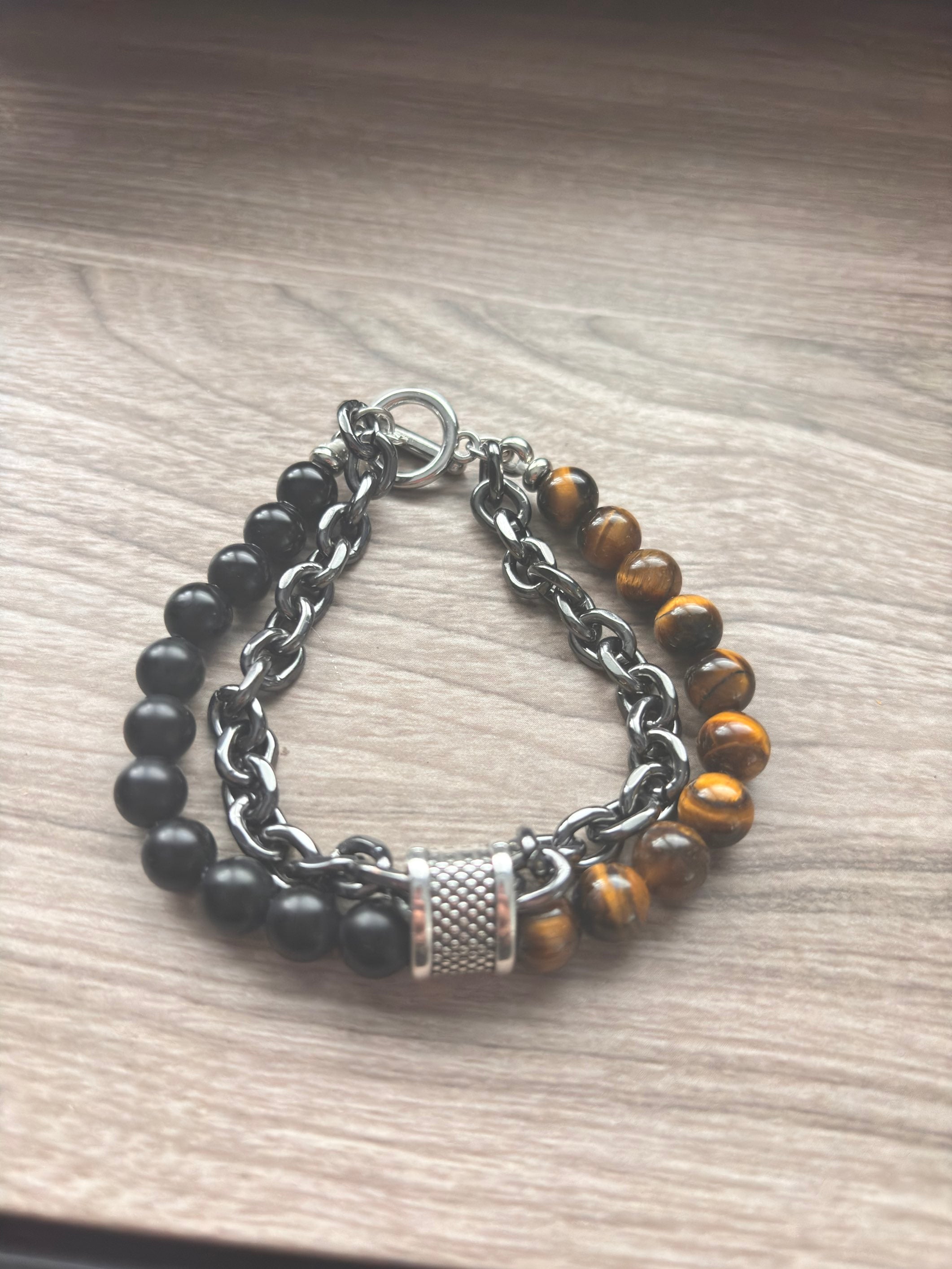 Bracelet homme en acier inoxydable et pierre .