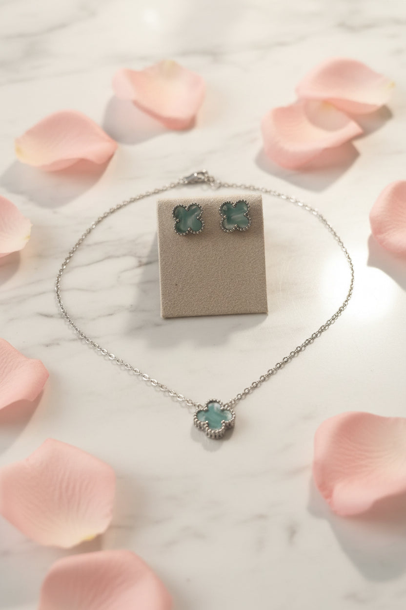 Ensemble collier et boucle d’oreille trèfles