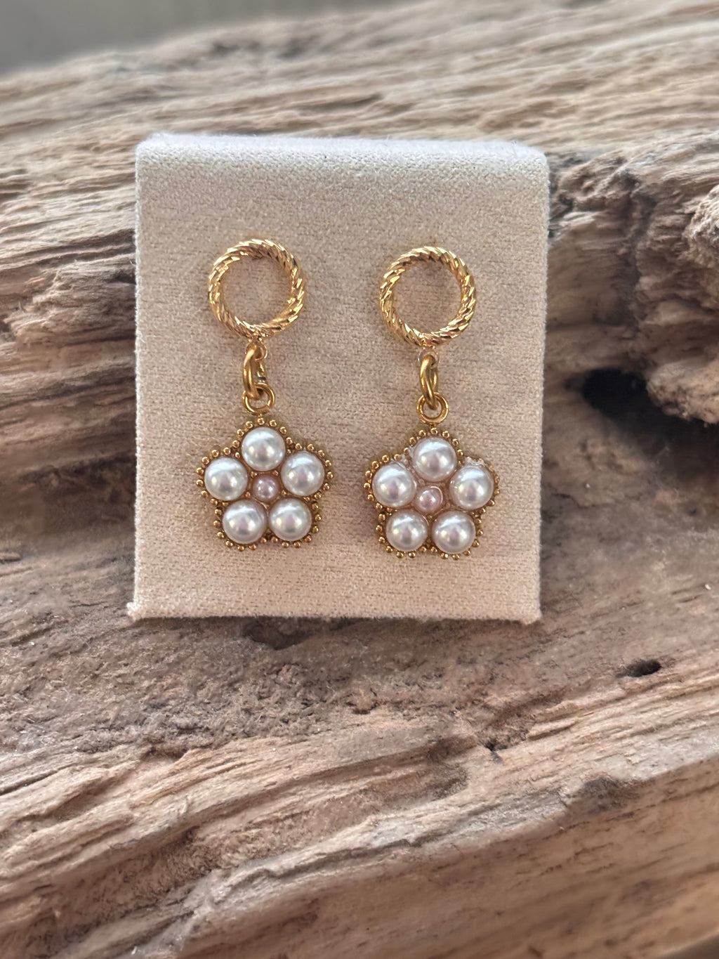 🌺Boucles d’oreilles en forme de fleurs perlé🌺