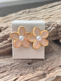 Boucle d’oreille fleur émail coloré.