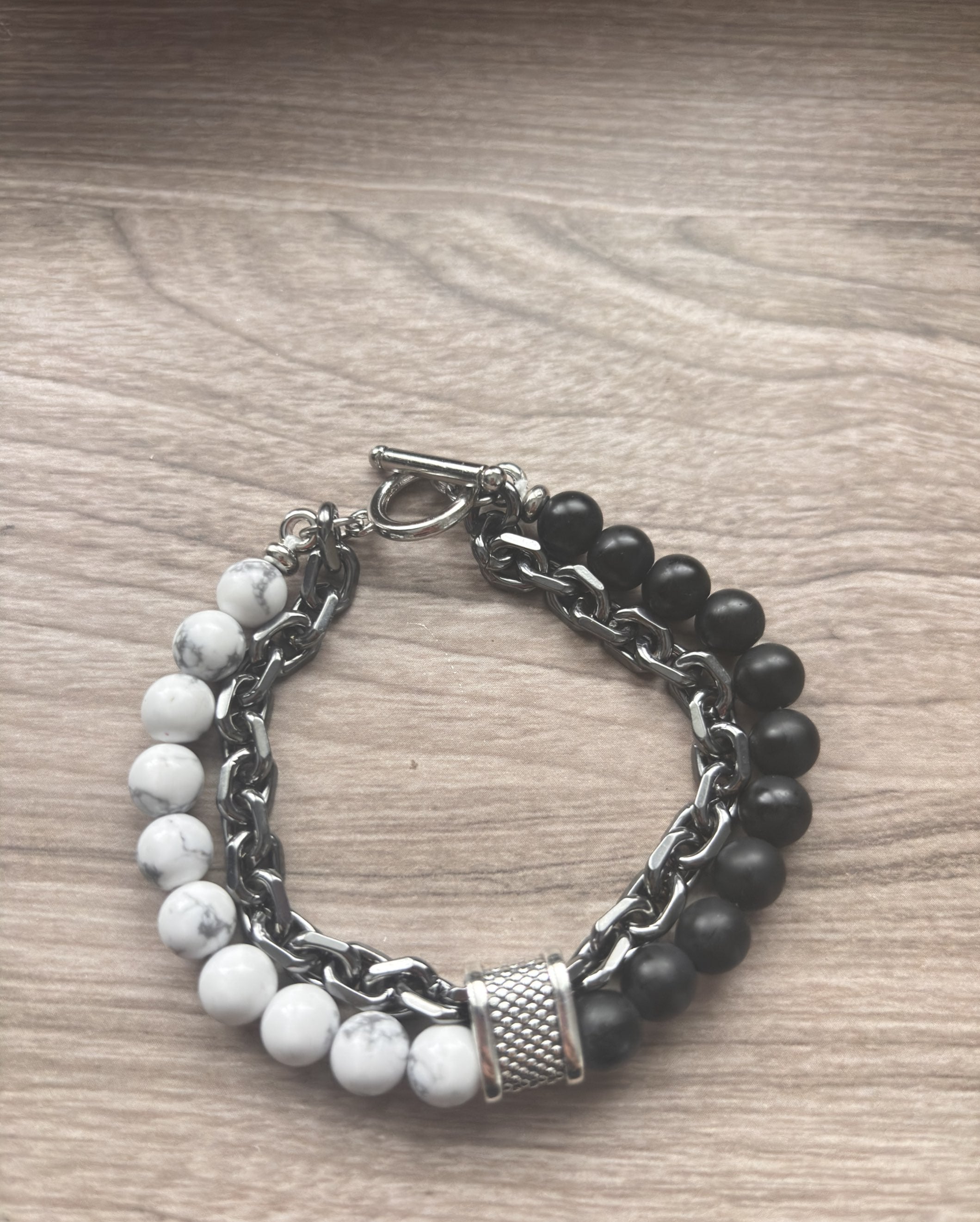 Bracelet homme en acier inoxydable et pierre .