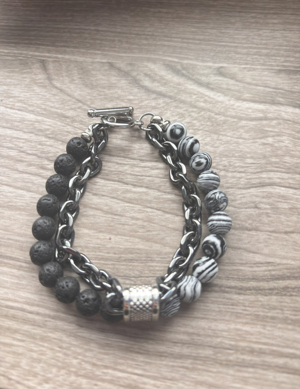 Bracelet homme en acier inoxydable et pierre .