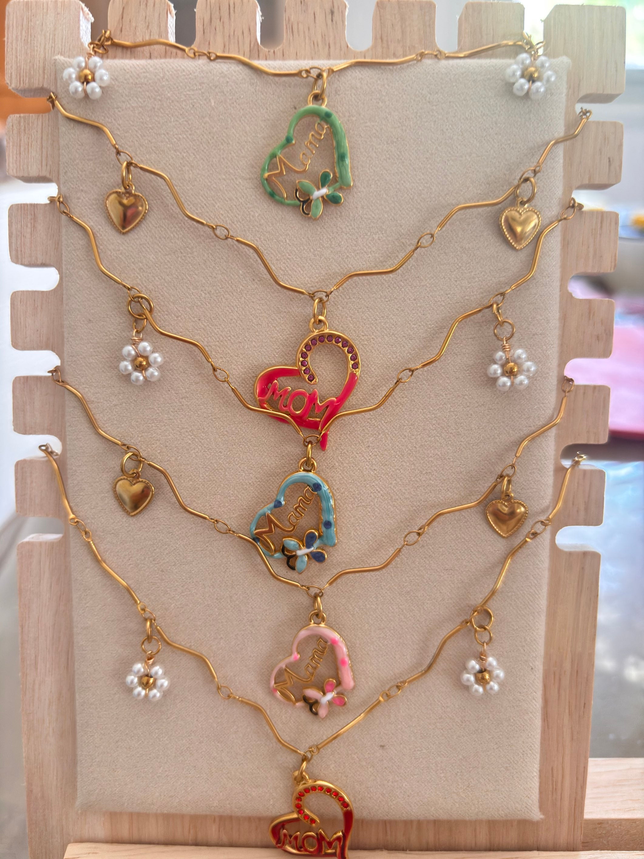 Collier Mama ou Mom en acier inoxydable doré – Pendentif cœur et fleurs – Bijou cadeau pour maman