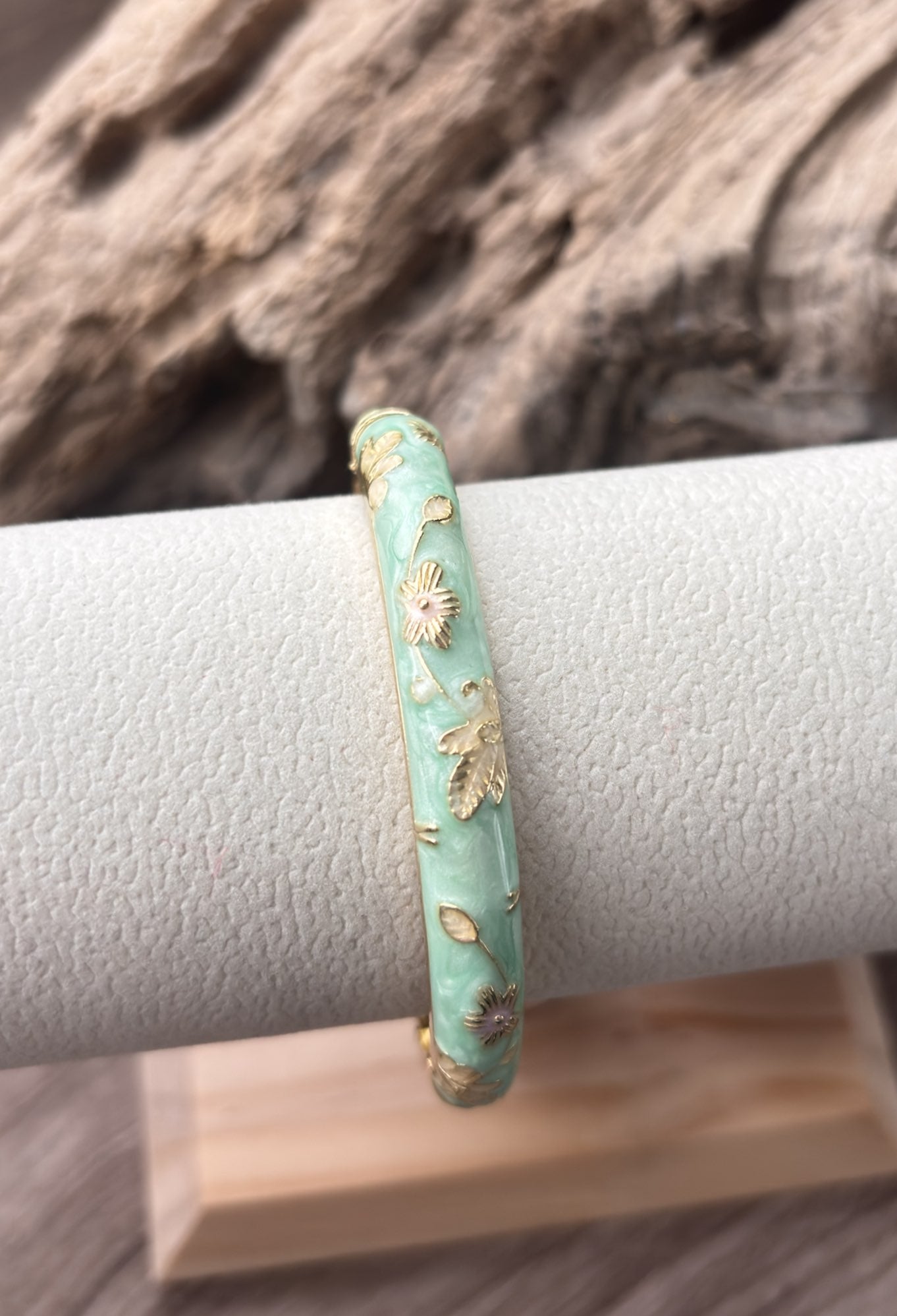 🌺Bracelet jonc rigide à ressort -Émail fleuri thaïlandais.
