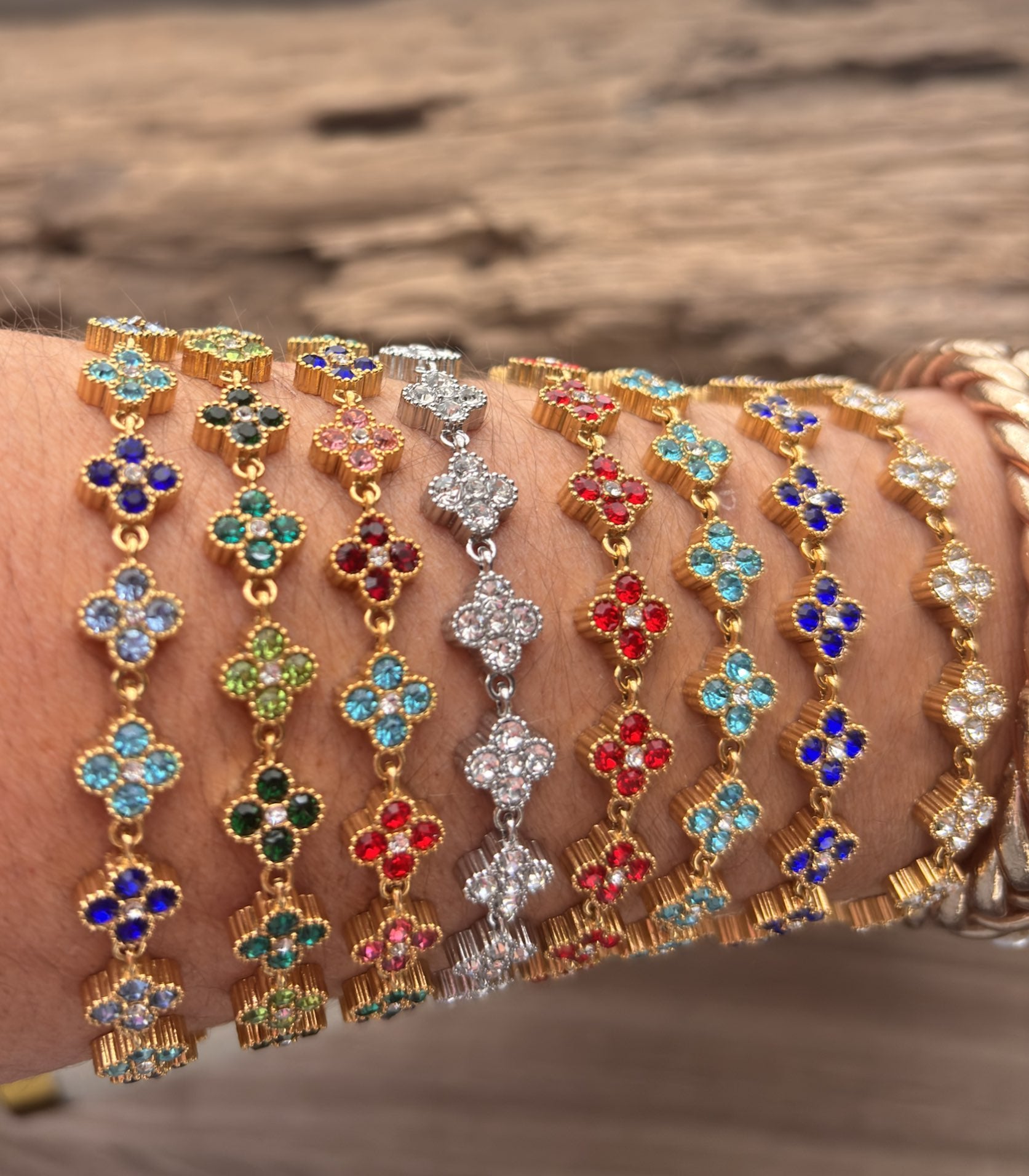 Bracelet Duchesse en acier inoxydable doré avec strass – bijou royal femme chic